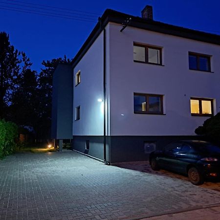 Vila Vekose - Apartman S Terasou A Zahradou Hradec Králové Exteriör bild