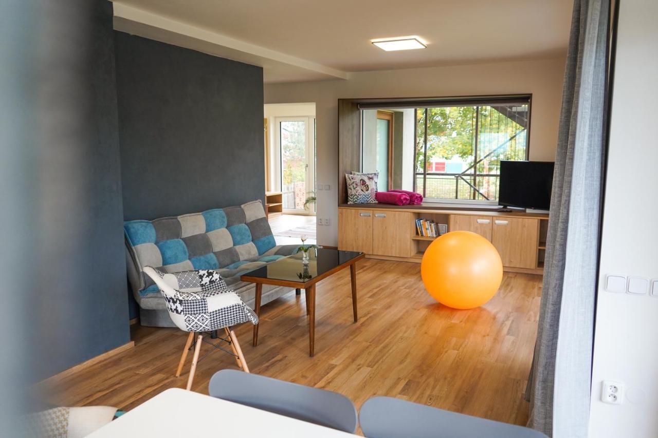 Vila Vekose - Apartman S Terasou A Zahradou Hradec Králové Exteriör bild