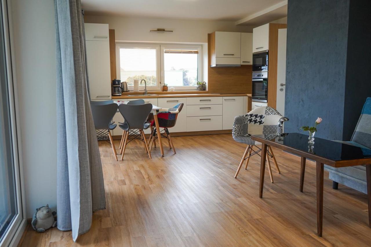 Vila Vekose - Apartman S Terasou A Zahradou Hradec Králové Exteriör bild