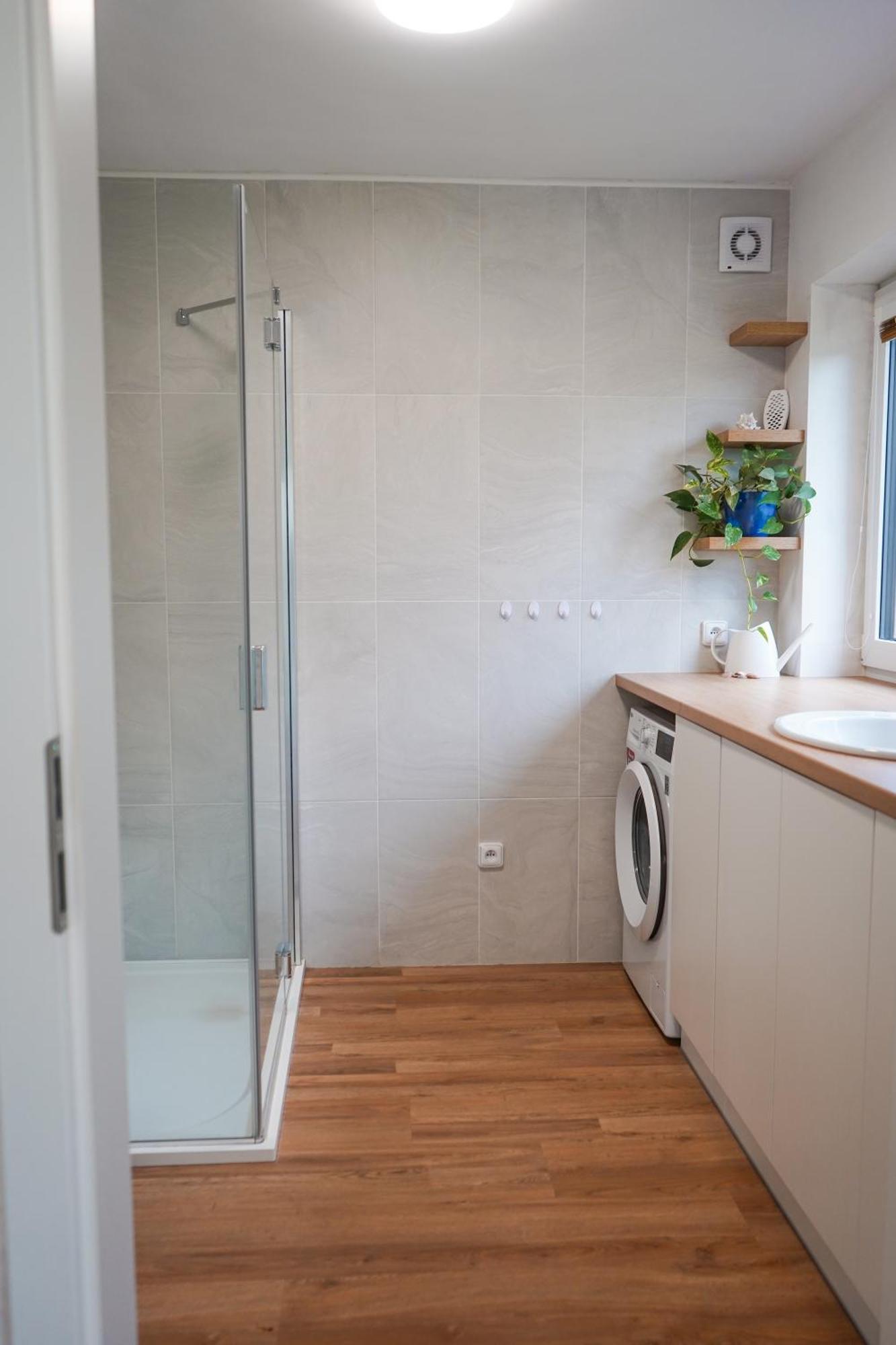 Vila Vekose - Apartman S Terasou A Zahradou Hradec Králové Exteriör bild