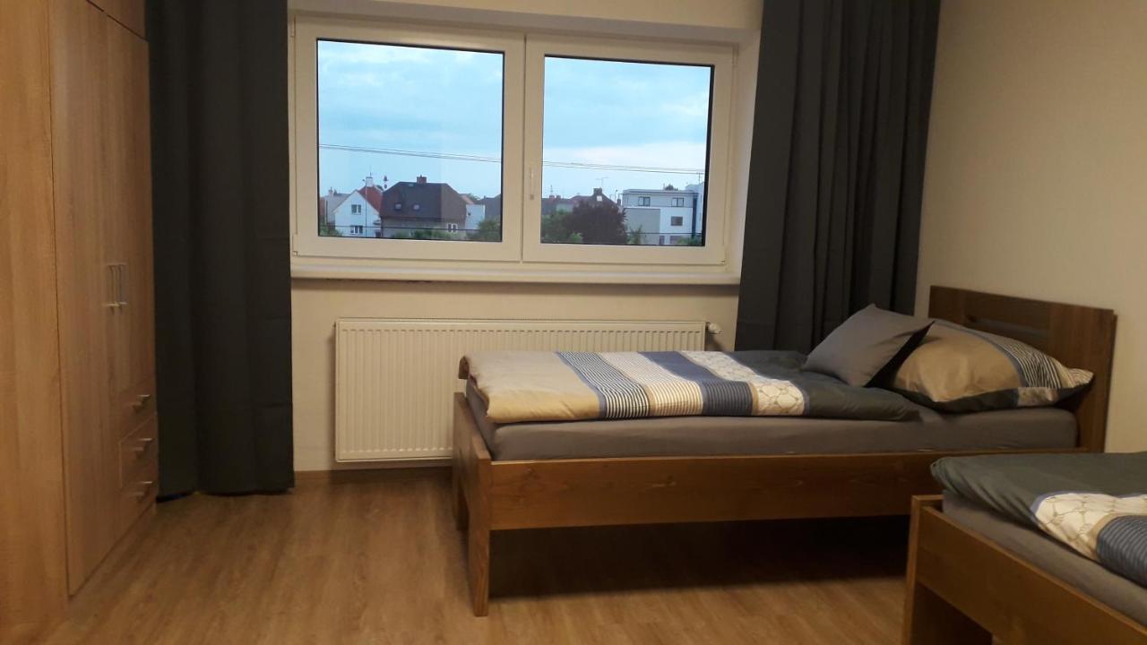 Vila Vekose - Apartman S Terasou A Zahradou Hradec Králové Exteriör bild