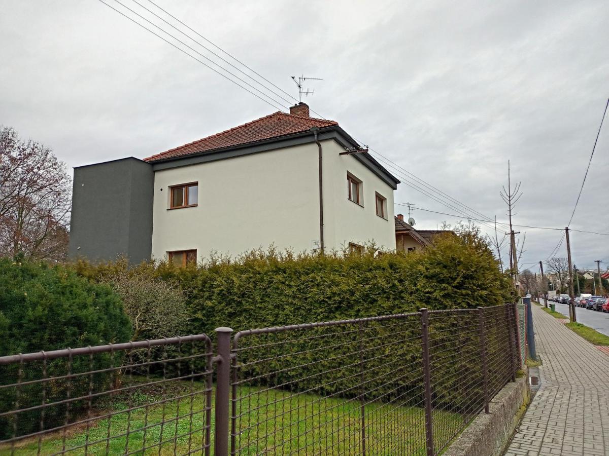 Vila Vekose - Apartman S Terasou A Zahradou Hradec Králové Exteriör bild