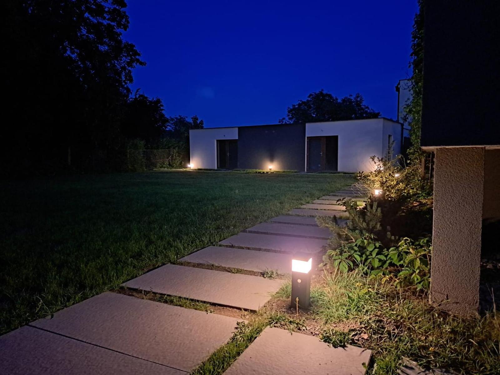 Vila Vekose - Apartman S Terasou A Zahradou Hradec Králové Exteriör bild