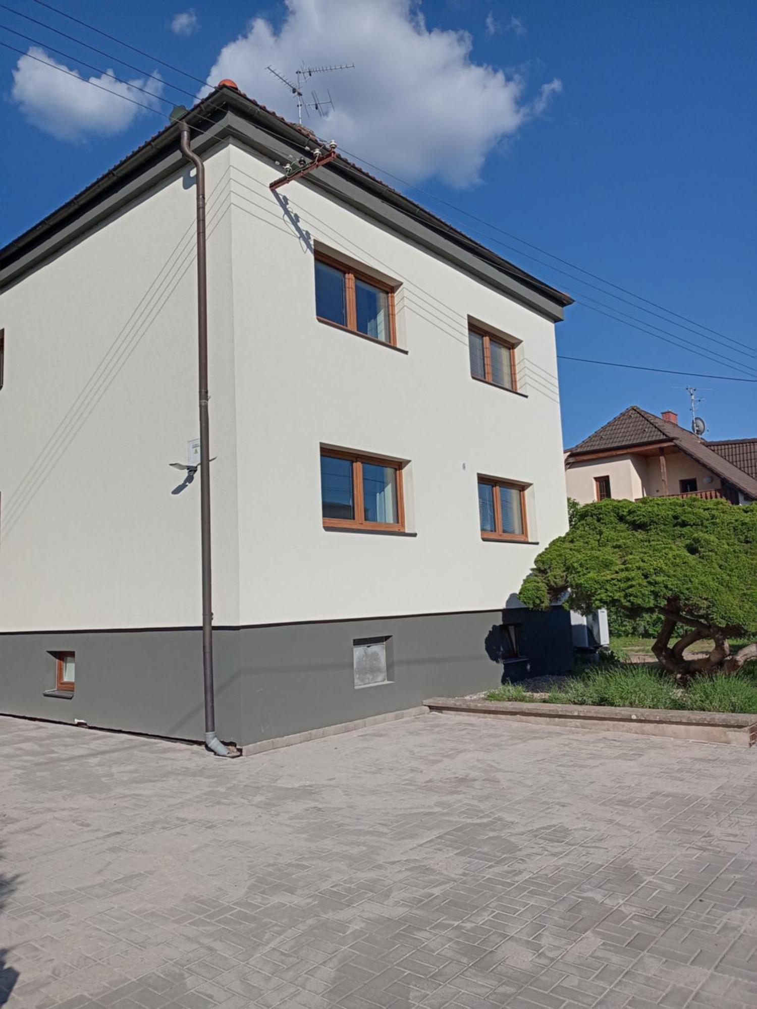 Vila Vekose - Apartman S Terasou A Zahradou Hradec Králové Exteriör bild