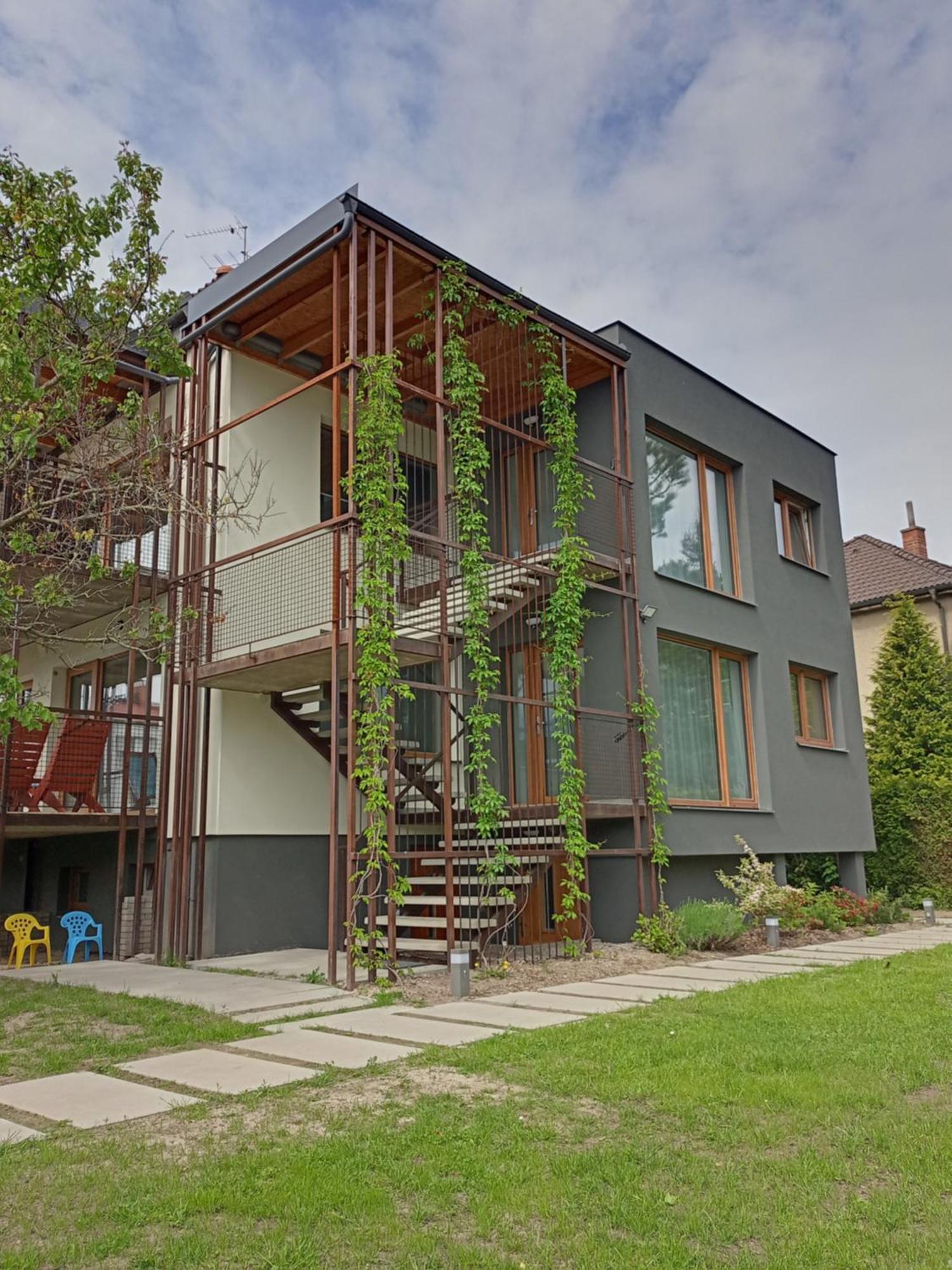 Vila Vekose - Apartman S Terasou A Zahradou Hradec Králové Exteriör bild